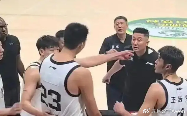 华体会官方入口-离开杜锋1年，徐昕斩获5项荣誉、3数据联盟前2！球迷：陈家政赶紧走|广东|多诺万-米切尔|郭士强|nba|克利夫兰骑士队_新浪体育_新浪新闻